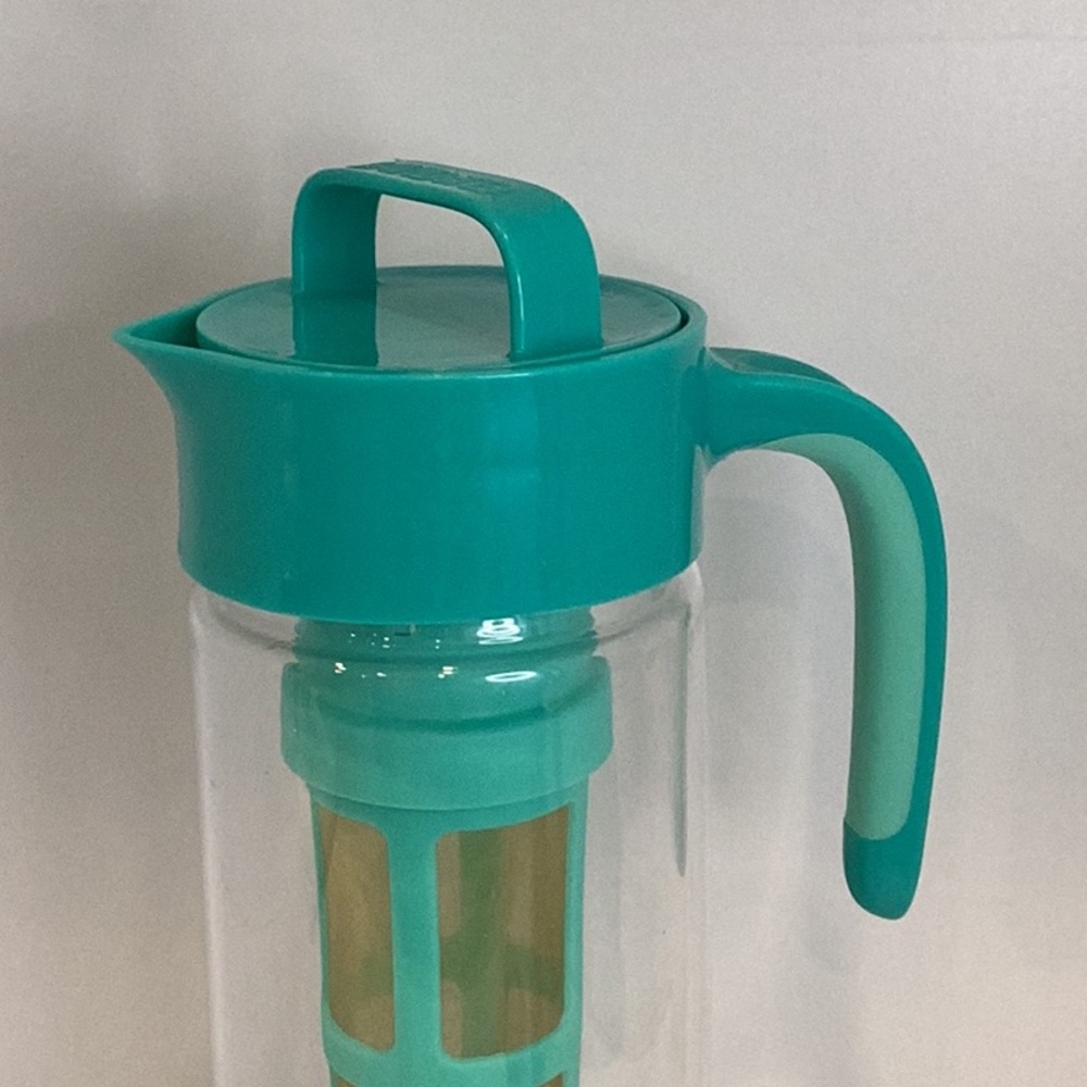 🦄 David’s Tea Plastic Infuser Pitcher - Picture 5 of 9